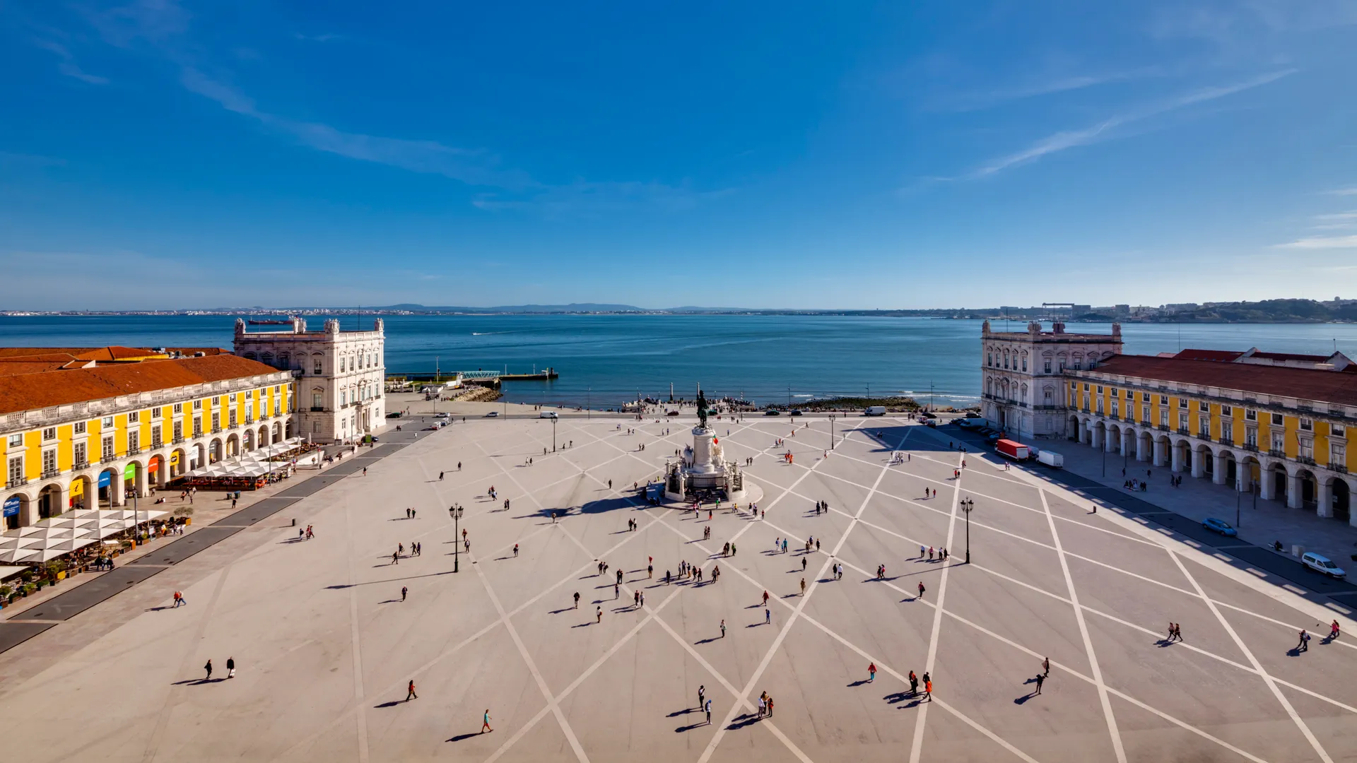 Lisbon & Sintra: The Perfect 2-Day Budget Itinerary praça do comércio gettyimages 655529048