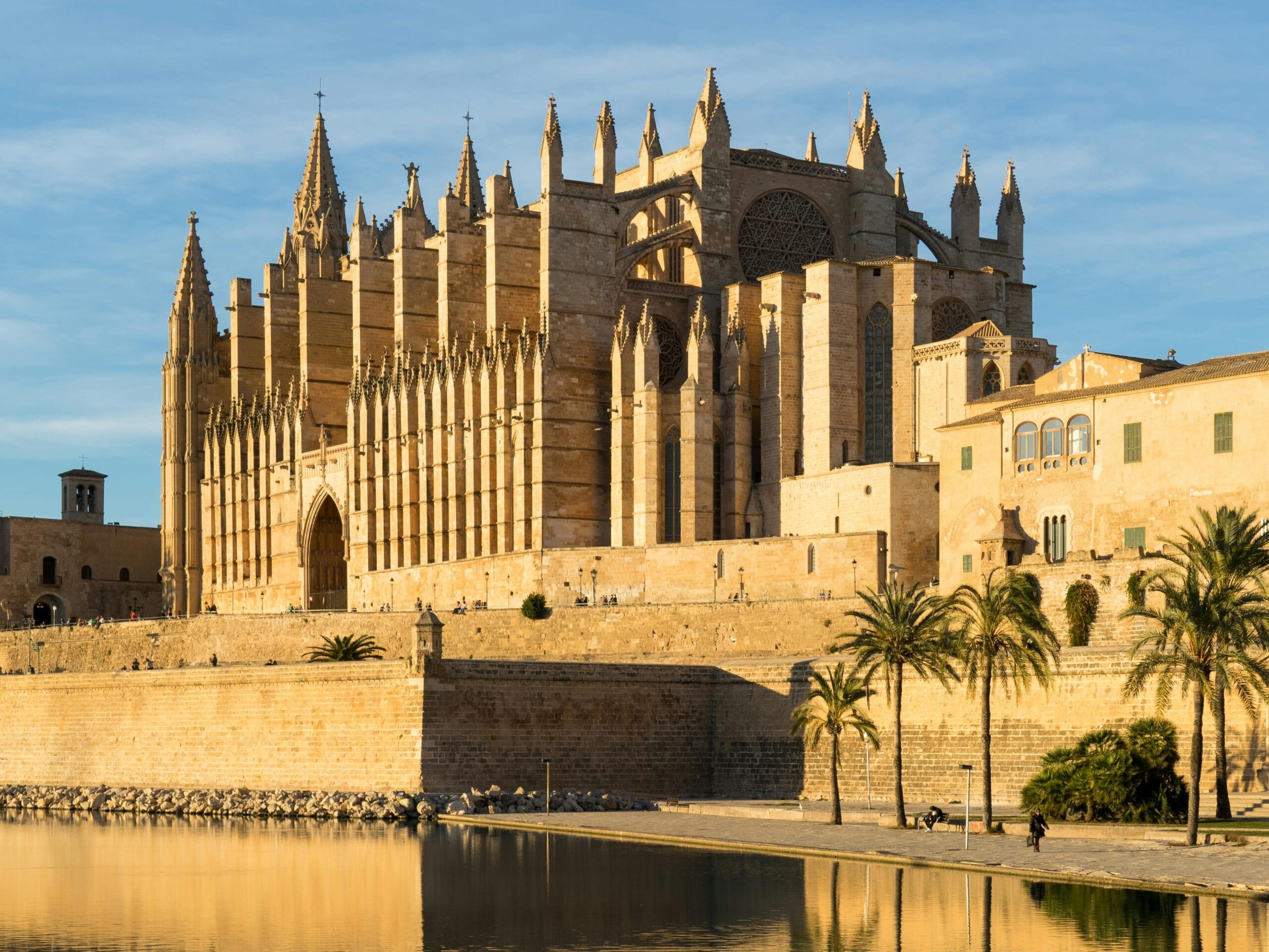 How to Spend a Long Weekend in Mallorca on a Budget mallorca palma cathedral